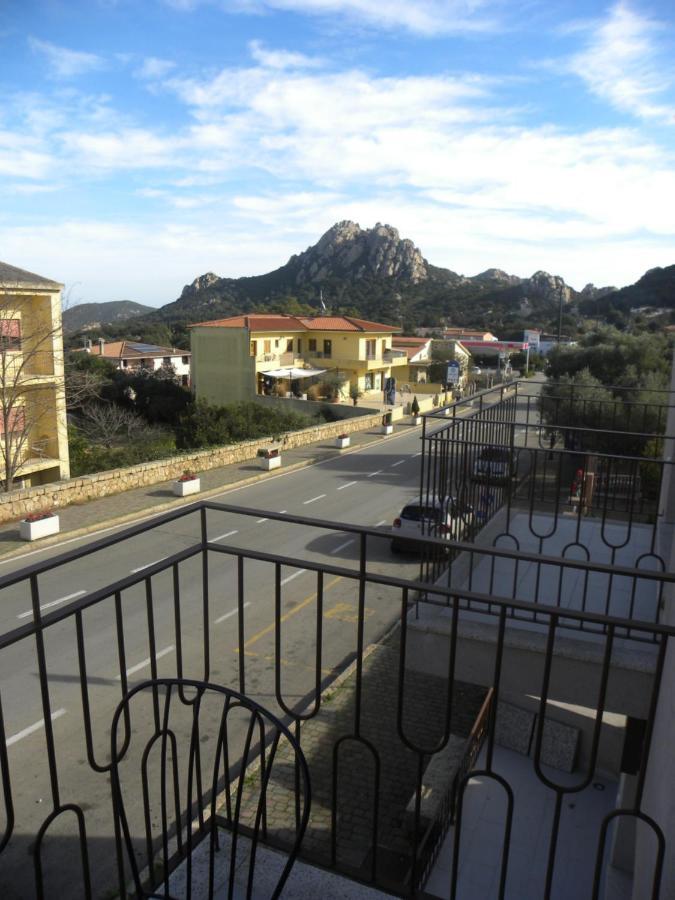 Petra Magica Apartment San Pantaleo Bagian luar foto
